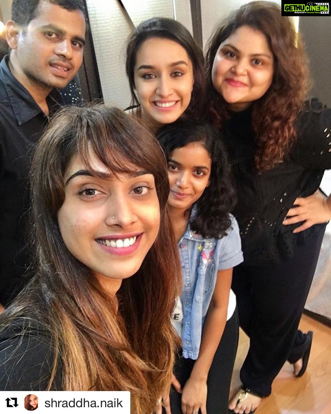 Shraddha Kapoor Instagram - #Repost @shraddha.naik (@get_repost) ・・・ They call us the "gee girls" giggling girls💕 Thank You team #saaho & #prabhas for pampering us so much! Had the best time with my wonderful gang @shraddhakapoor @menonnikita @snehagajula007 #raju (missing in the pic ) @leepakshiellawadi @rohan_jagtap_ can't wait for the next schedule to start ❤️