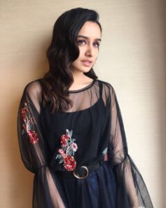 Shraddha Kapoor Instagram - 🤓 #HASEENAPARKAR #22ndSept styled by @shaleenanathani hair and make up by @amitthakur_hair & @shraddha.naik ❤️