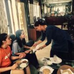 Shraddha Kapoor Instagram – Today at @nehwalsaina ‘s home. Being pampered by aunty. She made delicious poori,choley,kheer,halwa & a fruit/milk juice.