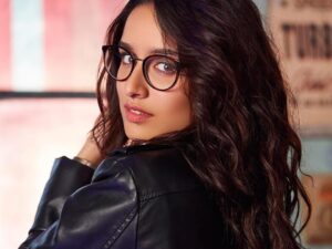 Shraddha Kapoor Instagram - Excited for what's to come with @vogueeyewear !!! 😎❤️ #ShowYourVogue