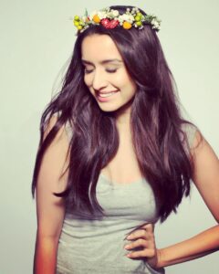 Shraddha Kapoor Instagram - Fruit hair = good hair day!!! #FruitForHair #FruitNourishment Coming soooon ❤️❤️❤️