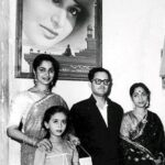 Shraddha Kapoor Instagram - My all time favorite filmmaker & actress #WaheedaRehman #GuruDutt ❤️ #Repost @jiteshpillaai (@get_repost) ・・・ #mondayflashback waheedaji, guru dutt and geeta dutt at a film premiere could have possibly been #chaudvinkachand #waheedarehman #gurudutt #geetadutt #lovestories #eternal #iconic #bollywood #movies #memories