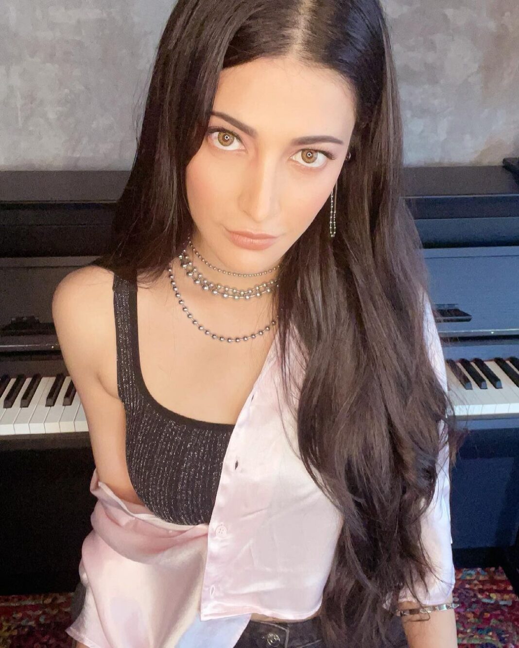 Shruti Haasan Instagram - 💖💕🙋🏻‍♀️