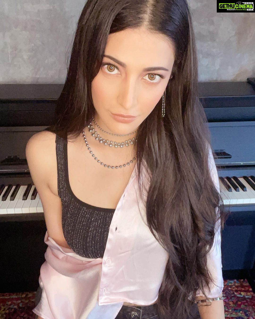 Shruti Haasan - 533.7K Likes - šššš»āāļø