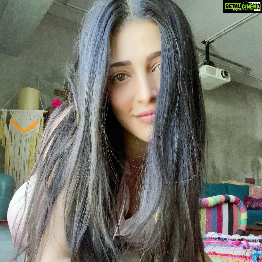 Shruti Haasan Instagram - 🌸💖🫀 it’s such a tough time - I do silly things, creative things boring chores to lift my spirits - I’m thankful for my lockdown buddies who are relentless photobombers and such lovely souls - today I felt like being unproductive - I felt like stopping for a second and acknowledging my anxiety - in my heart is a prayer for everyone suffering and I meditate on putting out my little bit of good energy out toward the chaos - tell me how you’re feeling - let’s try and help each other ? Let me know if there’s any information want me to share or anything we should be talking about ? and in any case here’s a giant hug for you 🌸