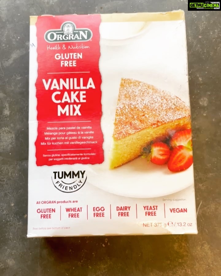Shruti Haasan Instagram - Here’s a cake to celebrate the festivities lock down style !! Happy to everyone ! Ps- the cake was slightly cracked cause it’s gluten free but any of you who know me know I loved cracked people and things 😜 pps- do not over whip the frosting else it will curdle into yucky ♥️ ok bye