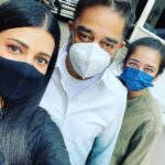 Shruti Haasan Instagram - Time to vote !!! @aksharaa.haasan @ikamalhaasan #mnm #torchlight