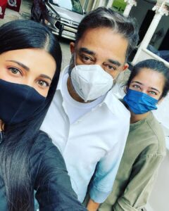 Shruti Haasan Instagram - Time to vote !!! @aksharaa.haasan @ikamalhaasan #mnm #torchlight