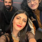 Shruti Haasan Instagram – A day with my fav boys promoting pitta kathalu and our story X LIFE for @netflix_in directed by the awesomest @nag_ashwin !! And music and debut acting by @sanjithhegde 😁