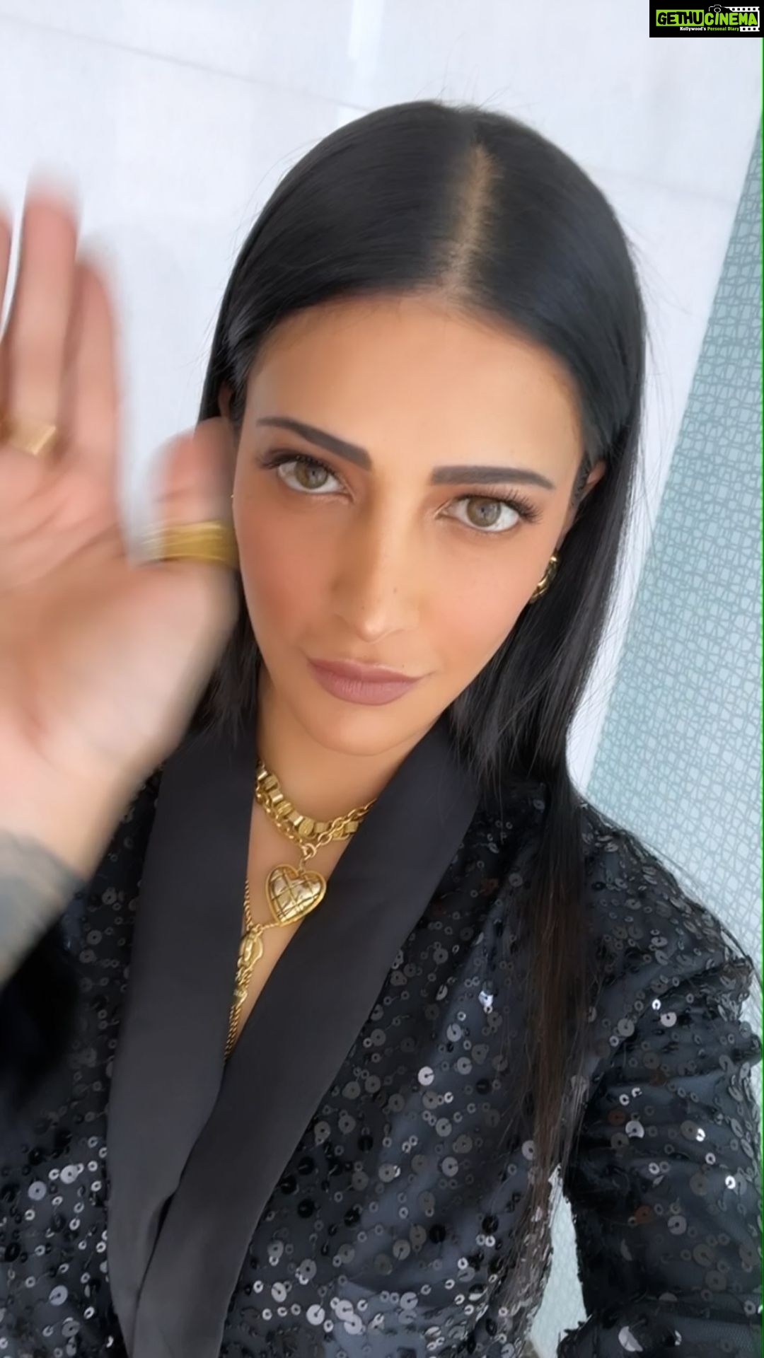 Shruti Haasan - 789.2K Likes - Did I get it right ?? šš glam or no glam - I always be FEELIN MY OWN VIBE š¤