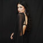 Shruti Haasan Instagram - Night out 🖤 styled by @amritha.ram in a saree by @shantanunikhil with jewellery by @suhanipittie mask @airavata.life