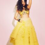 Shruti Haasan Instagram - ☀️🖤🌼 for @filmfareme in @papadontpreachbyshubhika styles by @amritha.ram 📸 @eshaangirri hair by @georgeschalhoub_hair
