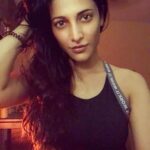 Shruti Haasan Instagram – Uncertain times – we’ve all had a lot on our minds no? I cannot stress enough how important it is to sweat out your worries and keep moving. It’s also super important to talk and communicate … so  let’s speak up and listen 🌺 #postworkoutcalm #solitude #feelgood #functioninginsomniac