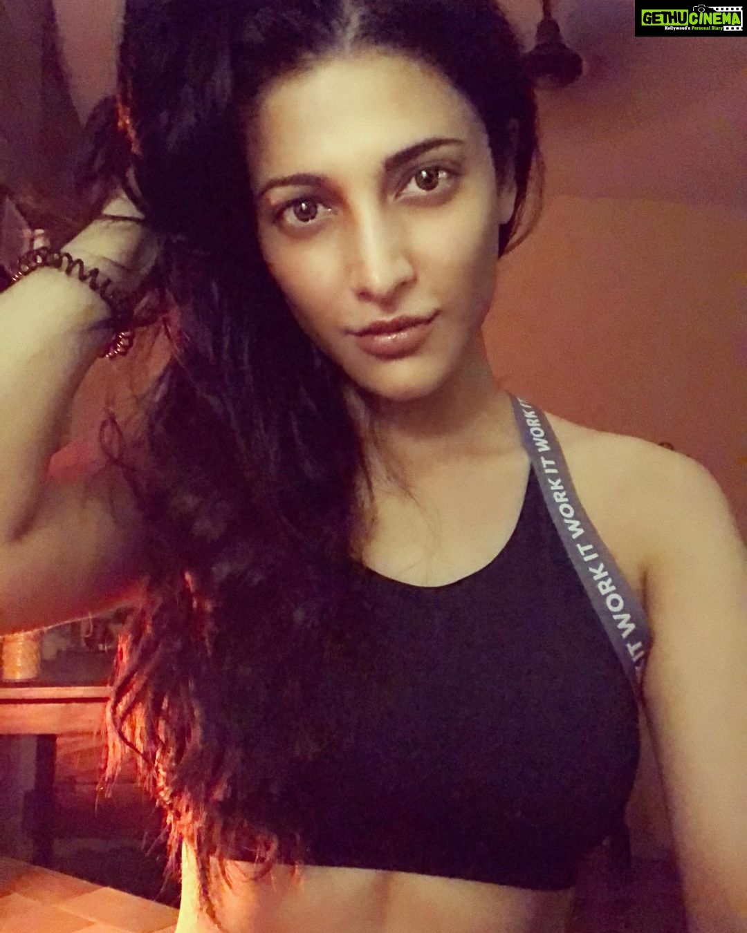 Actress Shruti Haasan Instagram Photos and Posts August 2020 - Gethu Cinema