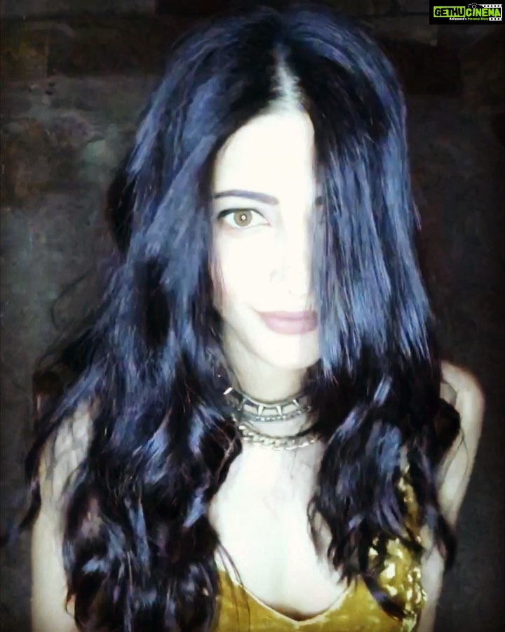 Shruti Haasan Instagram - Mid week post retrograde party with myself ♒️💜🔮🪐🕸🧚🏽♀️
