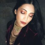 Shruti Haasan Instagram - I loved doing this look ! I was inspired by the dark red /brown messy sleepy tim Burton lady eyes I’ve always loved but wanted to add that Indian glitter eye we love like Diwali and Christmas mixed together almost. For my base shadow I used Tom ford and for the red pigment and the red glitter I used the uoma eye shadows I’m obsessed with !!! For my lips I used a matte lime crime lip colour with a light touch of a maroon lip colour from no7 that I bought at boots at the airport before lockdown 😁