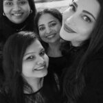 Shruti Haasan Instagram - Not without my girls 🖤🌸🧿 blessed to be surrounded by these lovely ladies everyday at work @gantayyyy @makeupartist_arti @heysurekha