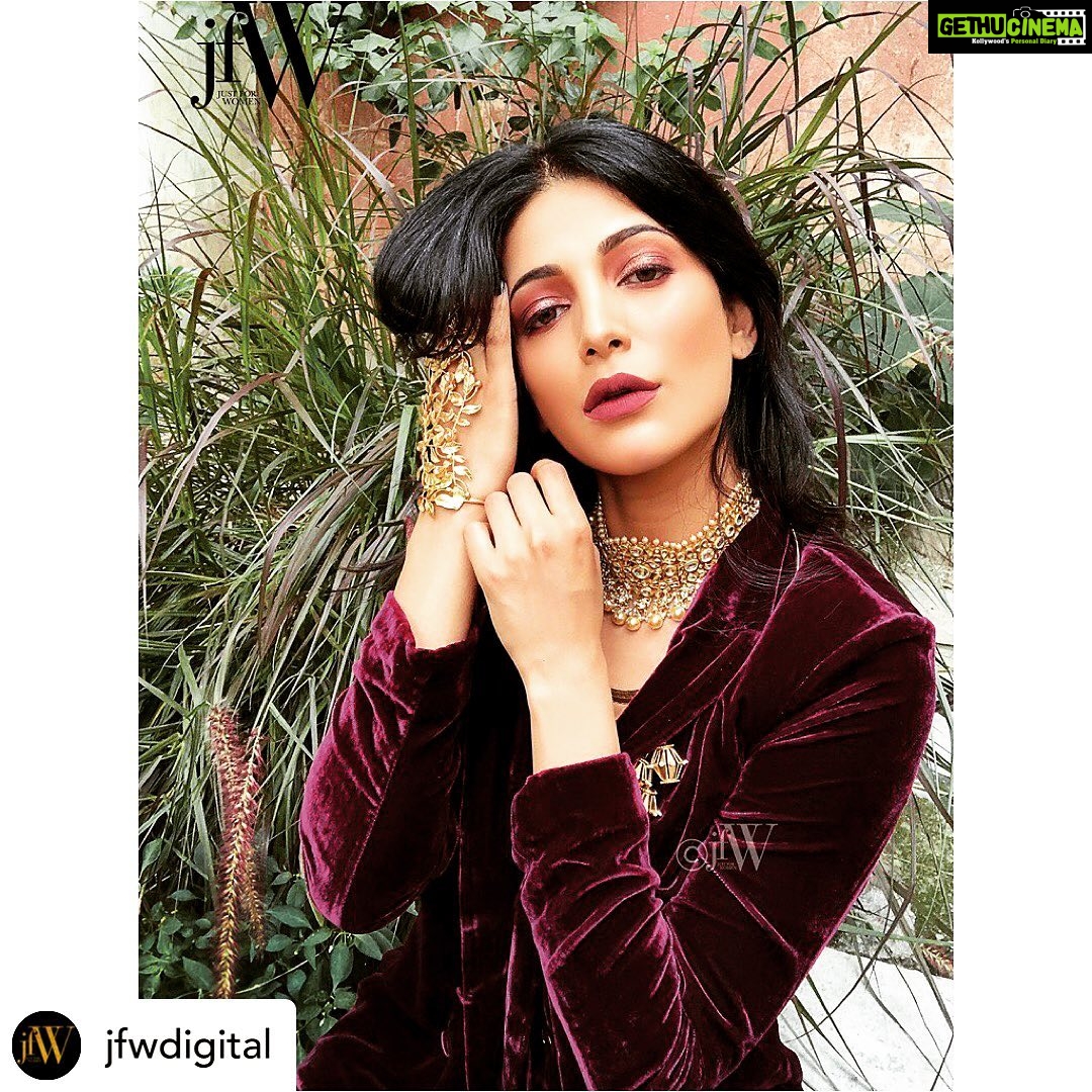 Shruti Haasan Instagram - Posted @withregram • @jfwdigital |JFW July| Today, @shrutzhaasan has made a mark globally. Having starred in movies across Kollywood, Bollywood, Tollywood, and a Hollywood TV series on the way, Shruti is also an internationally recognised musician who can perform Metal or Blues in London to a Tamil ‘kuthu’ in India. The journey here however, was far from being easy. Read about her journey in, Log in to jfwonline.com/shop/ to get your copy today. . . Photography & MUH : @shrutzhaasan Styling: @amritha.ram Jewellery: @suhanipittie @amrapalijewels Shoes: @stevemadden