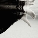 Shruti Haasan Instagram - Floating in waiting - my feet never reach the ground 🖤