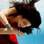 Shruti Haasan Instagram - Water baby ❤️ #throwback