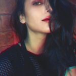 Shruti Haasan Instagram - WEIRDO CHECKLIST🖤 Midnight make up experiments ✔️ random red goth palette Access ✔️ insomnia ✔️ share on socials for no real reason ✔️ chocolate cravings ✔️ #mustbetheeclipse #capricorn #blameitontheplanets