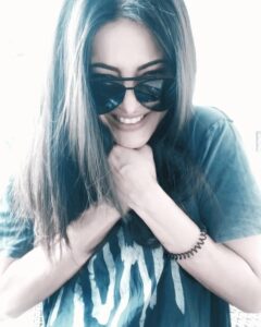 Shruti Haasan Instagram - Here’s a super cheesy Thankyou to my Instagram family for my 14 million !!😂😁 I love you all and am so thankful for all the love you show me everyday ❤️it’s been a super strange time in history and everyone has so many weird emotions right now but it’s been so amazing connecting with all of you and sharing my life and seeing yours 🖤🖤🖤