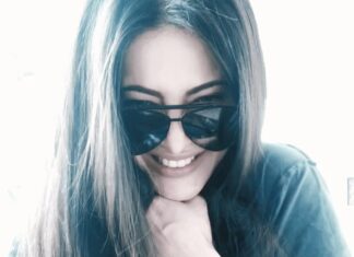 Shruti Haasan Instagram - Here’s a super cheesy Thankyou to my Instagram family for my 14 million !!😂😁 I love you all and am so thankful for all the love you show me everyday ❤️it’s been a super strange time in history and everyone has so many weird emotions right now but it’s been so amazing connecting with all of you and sharing my life and seeing yours 🖤🖤🖤