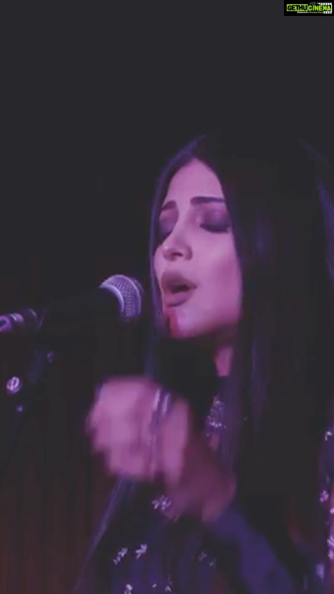 Shruti Haasan Instagram - GOODBYE IS ALL SHE’LL SAY WHEN SHE’S ON HER WAY YO NOTHING AND WHEN SHE OPENS HER EYES YOU’RE THE ONE TO BLAME This was always a very hard song for me to write and once I did I put it away for years and years. Through my work in therapy and accepting parts of myself I have found a voice both mentally and metaphorically to put my experiences in perspective. I hope you love this one 🖤 One of my last shows before lock down @laylow_london thanks to @nerm The two incredible ladies @zosia_music on cello and @tania_ilyashova on keys