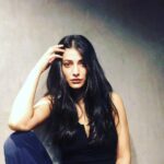 Shruti Haasan Instagram - Waiting waiting Waiting