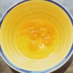 Shruti Haasan Instagram - Hello lovely people !! Hope you are well and safe and happy 🌼 here’s a recipe which turned out super yum and I thought I’d properly share this one !! Enjoy and sending everyone lots of love and good vibes BANANANANANA 6 EGGS COCONUT OIL BAKING SODA BAKING POWDER 3 GROSS BANANAS (The yuckier the better ) 1/2 TEASPOON SALT 1 TEASPOON VANILLA ESSENCE 3 TABLESPOONS COCONUT FLOUR 2 CUPS ALMOND FLOUR STEVIA AS YOU LIKE MIX LIKE A MANIAC BAKE FOR 40 MINUTES AT 180 C IT LOOKED ALL MESSY AT THE END BUT I PROMISE IT WAS CRAZY DELICIOUS Mumbai, Maharashtra