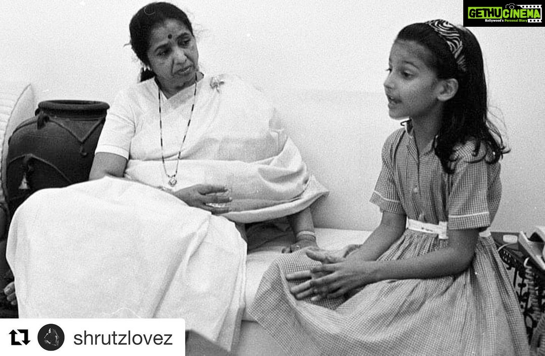 Shruti Haasan Instagram - #Repost @shrutzlovez with @get_repost γ»γ»γ» Just a picture of @shrutzhaasan singing in her uniform I LOVE THIS PICTURE π€ I even remember this day and being so so nervous to sing in front of the legend herself ! Such a beautiful memory - Thankyou so much for sharing ππΌβ€οΈ @asha.bhosle