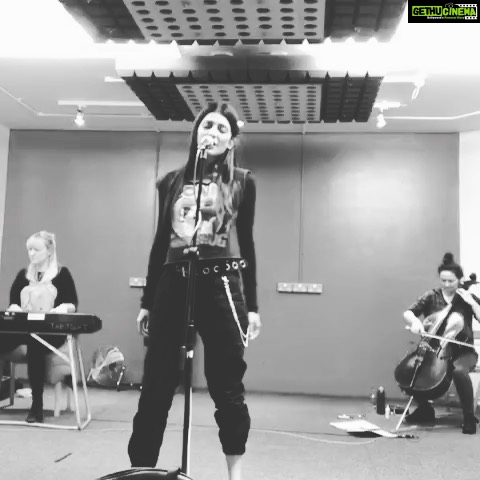 Shruti Haasan Instagram - Wishing you all a very happy womens day !! My whole life I have been so grateful for the sisterhood ! Here we are three women , working hard growing each day and navigating through life. Different cultures , different experiences and different stories coming together to make music.. a sister hood I’m so thankful for @zosia_music @tania_ilyashova