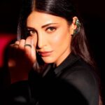 Shruti Haasan Instagram – Outfit @naumanpiyarji 
Jewellery @pipabella  @rheakapoor #rheakapoorforpipabella 
Styled by @sukritigrover 📸@tejasnerurkarr hair @cristianocpereira makeup @prakatwork