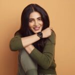 Shruti Haasan Instagram - Doubt it? Ask your wrist about it. @Fossil Gen5 #FossilSmartwatch