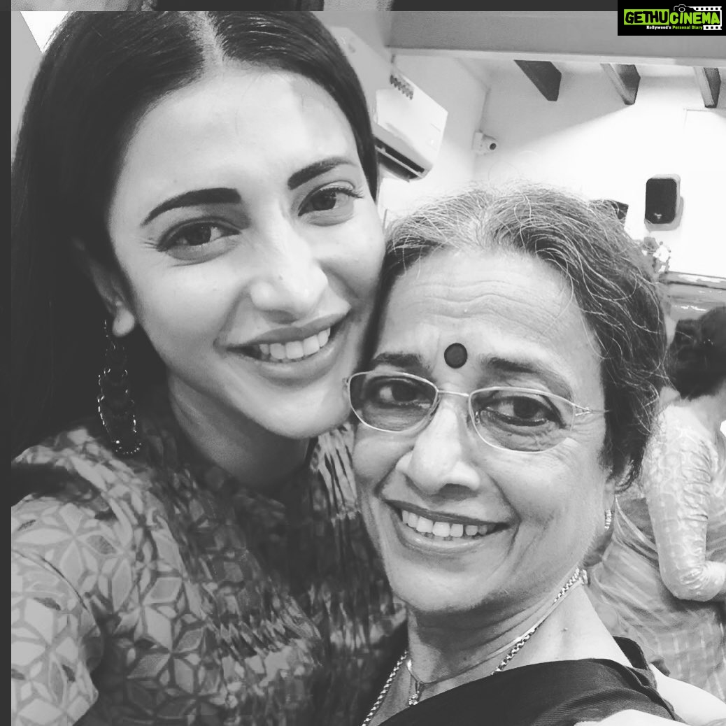 Shruti Haasan Instagram - Hello lovelies today I’m doing the #Devi challenge ! It’s about talking about the inspirational women in your life, the women you love and adore, they could be friends or family !! I chose my Incredible aunty Nalini atthai .. she’s an amazing dancer, dance teacher , mathematician, all around fun creator with her lovely laughter , absolutely terrifying when she needs to be (which is the part I absolutely love the most ) she a great mom, great grandma and just an all round great lady who I adore the most 🖤 so tag your friends or family in the in the #DeviChallenge and take a minute to appreciate the Devis in your life !!! I challenge @tamannaahspeaks @priyankakhimani @jascharanjiva #DeviChallenge #Devi #electricapplese @largeshortfilms @electricapplese @indianstorytellers