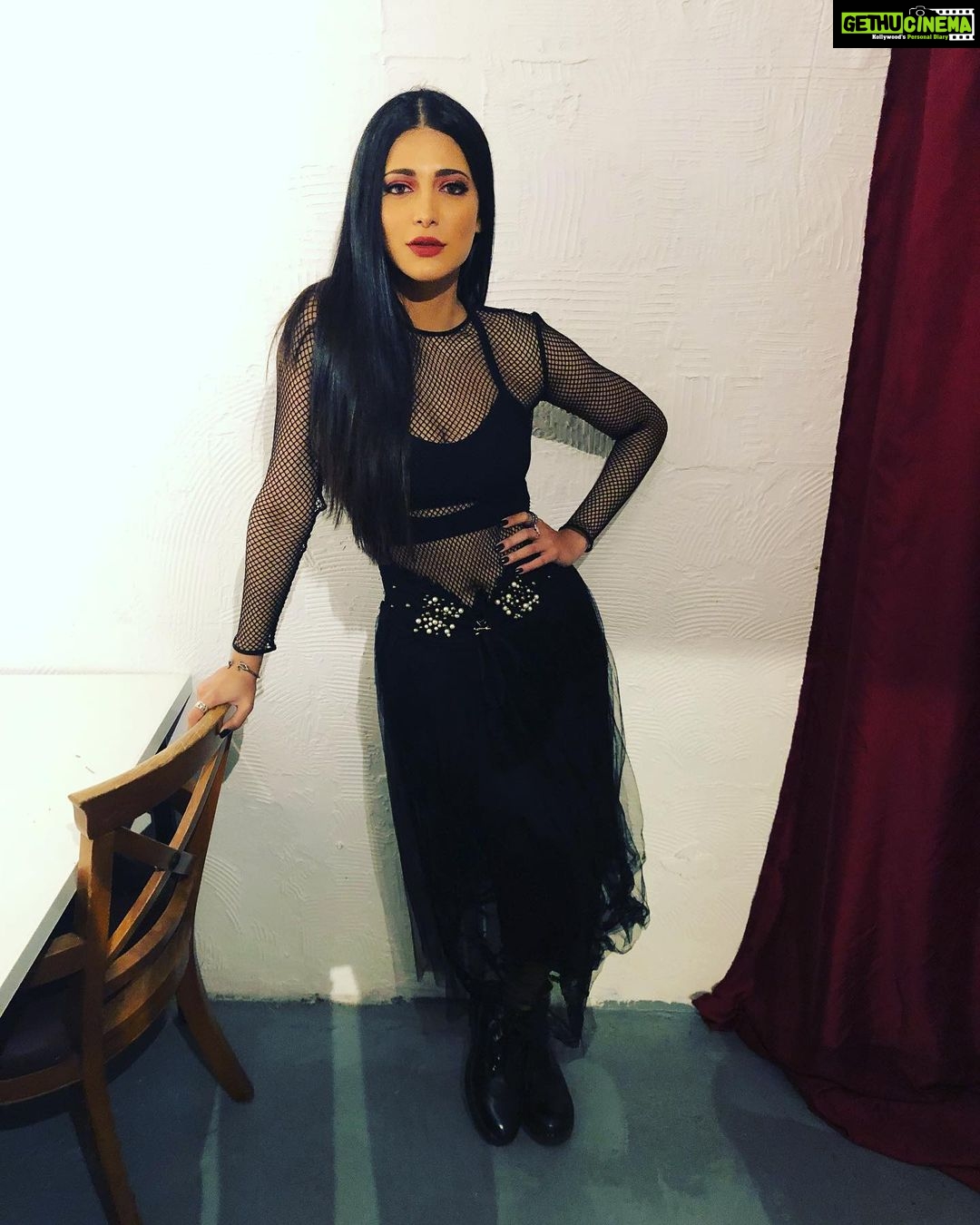 Shruti Haasan Instagram - For my gig at the islington tonight In @madison_onpeddar