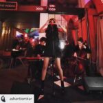 Shruti Haasan Instagram - Had such a fun night performing with the super talented ladies @zosia_music and @tinakeyboards for the @beastmag_london ❤️who are the loveliest people in east London !!Thankyou @ashantiomkar for the vid and the constant support through the years 🙏🏻 see you soon at the islington !! 1st December ticket link in bio