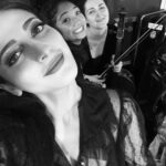 Shruti Haasan Instagram - Such fun playing with these two incredible women @tinakeyboards @zosia_music Thankyou to all the beautiful people who came out to hear us tonight !! 🖤🖤🖤