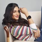 Shruti Haasan Instagram – Ask it to play music. Or ask it for directions. Ask it anything and the @Fossil Gen5 answers! 
#FossilSmartwatch