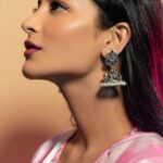 Shruti Haasan Instagram - Chin up or your crown will slip Saree @devnaagri 💎 @amrapalijewels 📸 @artem.enterprise Styled by @neeraja.kona Asst by @manogna_gollapudi @sushmitha_bommidi