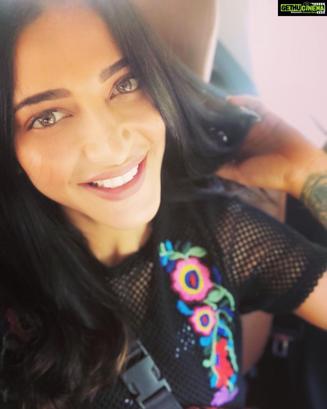 Shruti Haasan Instagram - “Home is where your story begins “ no matter where I go, no matter how far I’m always so proud to be a Chennai girl 💕 I’ve lived in Mumbai for almost ten years now but being back here after ages and spending time with family recharges me and reminds me of who I am and who I can become. #thankful #happyheart