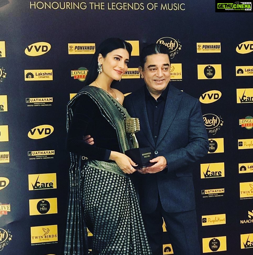 Shruti Haasan Instagram - Thankyou @behindwoodsofficial for my music icon award. I am so humbled and honoured and was proud to receive it from my daddy dearest @ikamalhaasan he has been the guiding force in ensuring I continue to pursue my music and has always taking the time to be a patient first audience To all my ideas !!! i promise to work harder sing from my heart and perform with authenticity.thankyou for all your support and encouragement🙏🏼