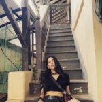 Shruti Haasan Instagram - Bandra girl—- studied at andrews stayed in the heart of bandra played my first bunch of rock n rill gigs ever - through one of the most turbulent times in my life the back streets of bandra were my haven 💖 this place has my heart always