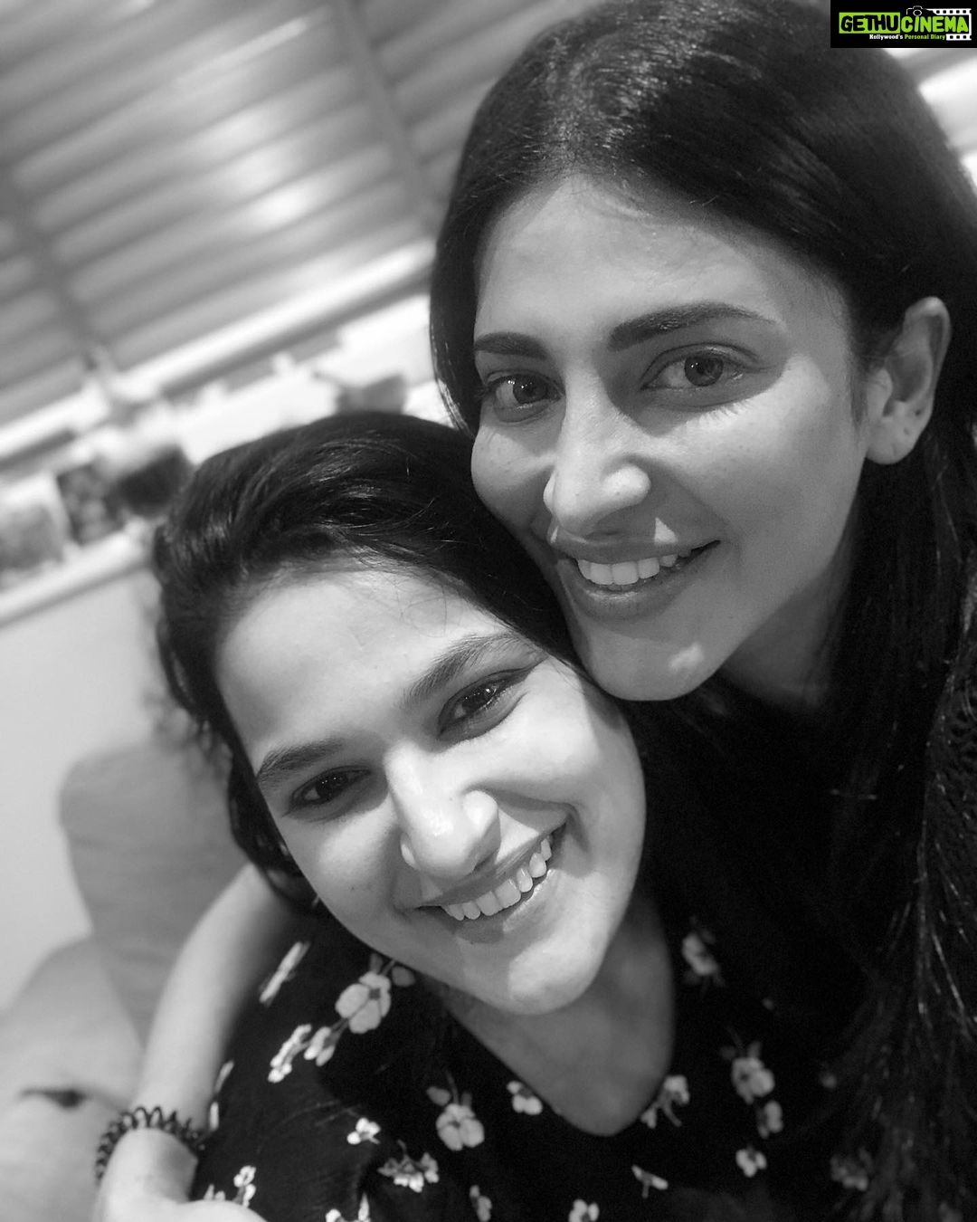 Shruti Haasan Instagram - Reunited with my darling @natashaabhalla so blessed to have the best bestie ever 🖤 #rameshandsuresh #nuttybetty