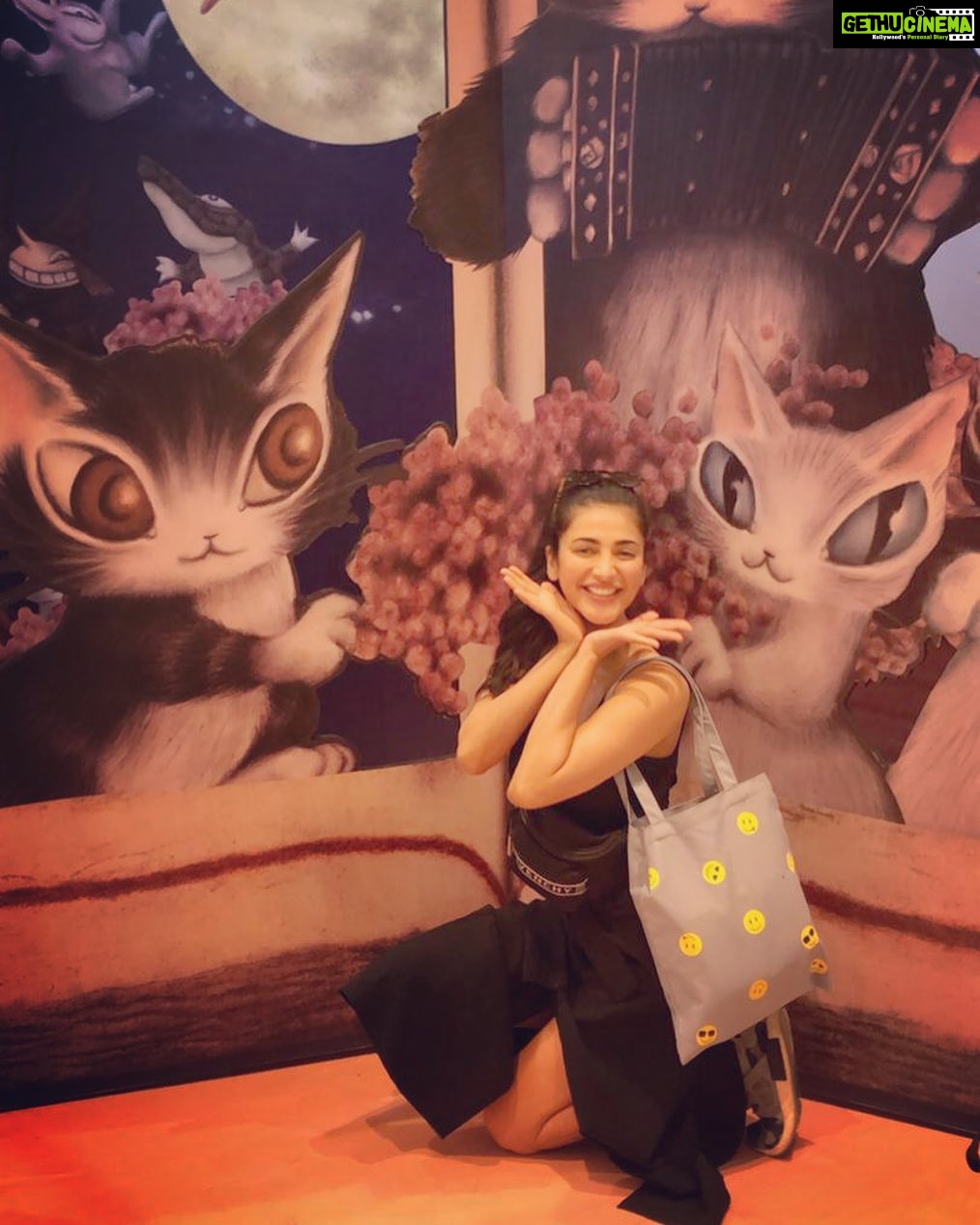 Shruti Haasan Instagram - Crazy cat lady 😁💕 Taipei, Taiwan