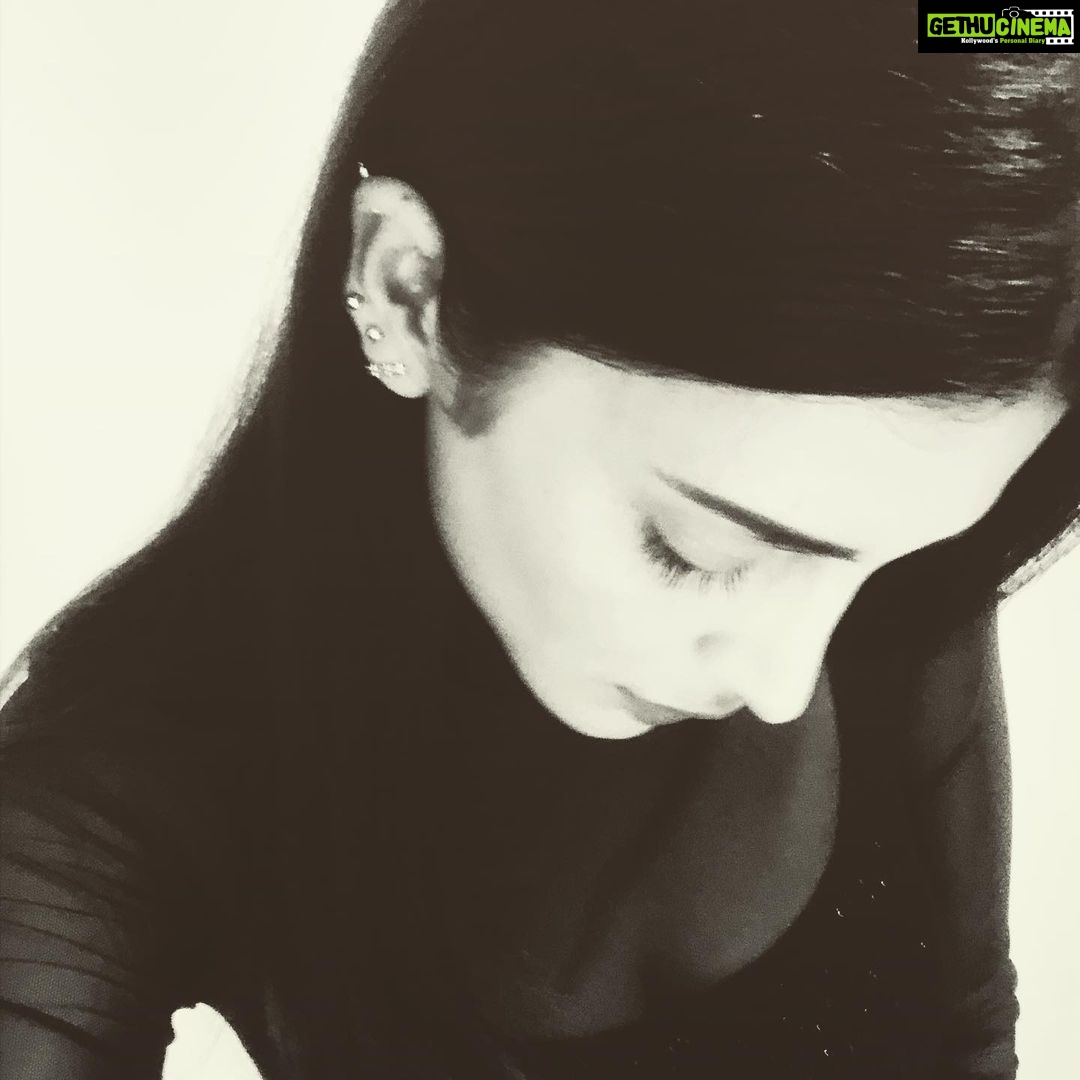 Shruti Haasan Instagram - The ground beneath my feet 🖤