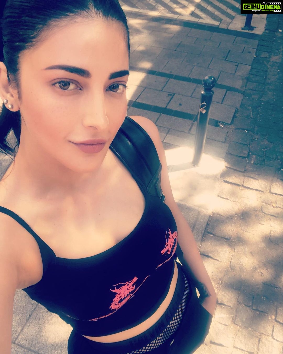 Shruti Haasan Instagram - 👋 what’s ⬆️ Budapest, Hungary