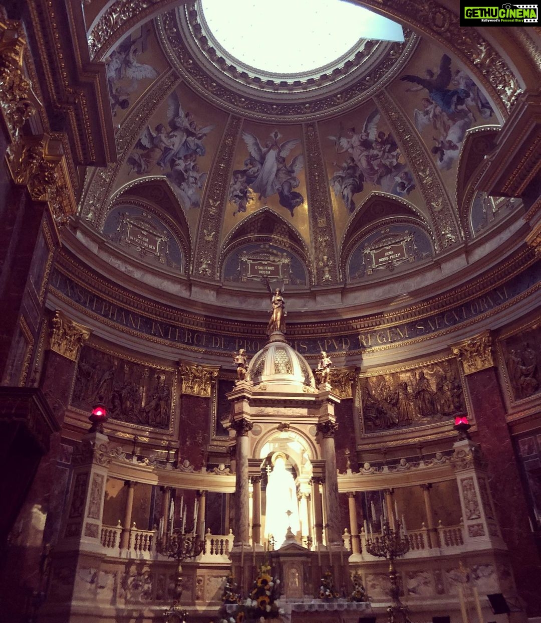 Shruti Haasan Instagram - 💛 St. Stephen's Basilica