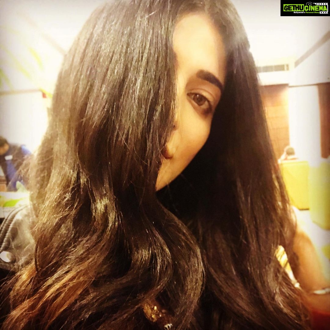 Shruti Haasan Instagram - ✈️ #budapest #travel #workmode