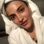 Shruti Haasan Instagram - Unplanned relaxed evening before I’m off again - thankful for my life 💛 #nomakeup #nofilter #nofuss #lotsofhaahtags Delhi, India